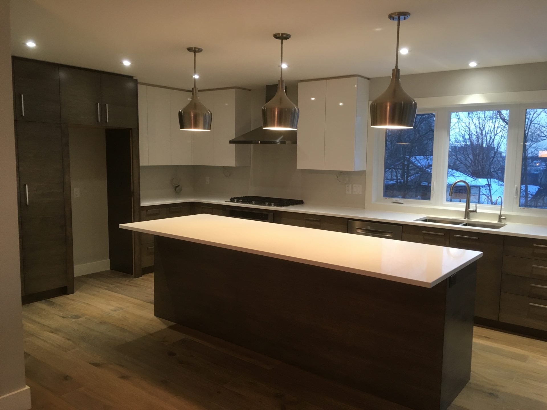 Image of an updated kitchen renovation done by gateway homes