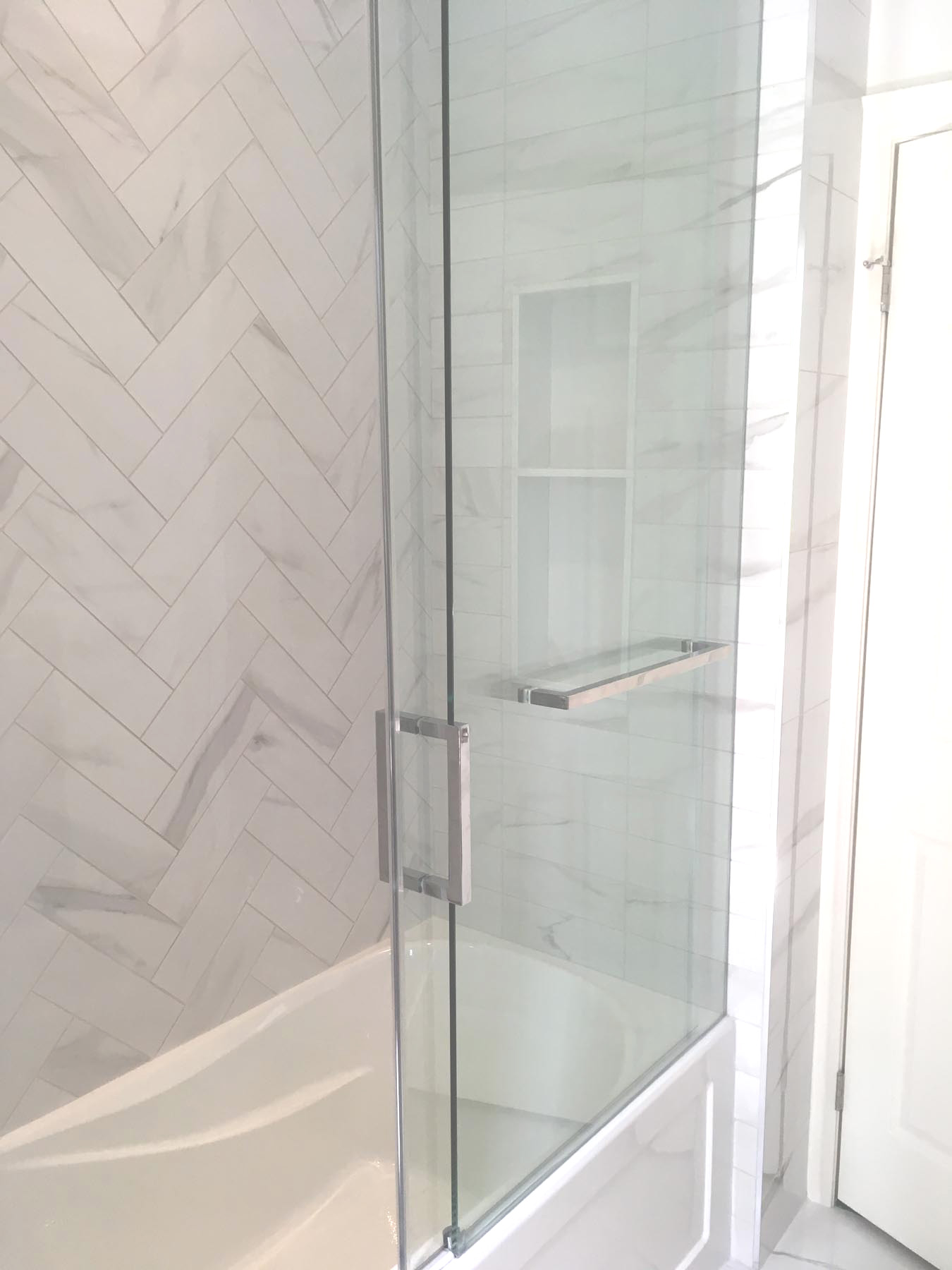 herringbone tile pattern in tub/shower